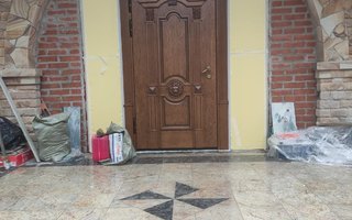 металлическая дверь в загородный дом